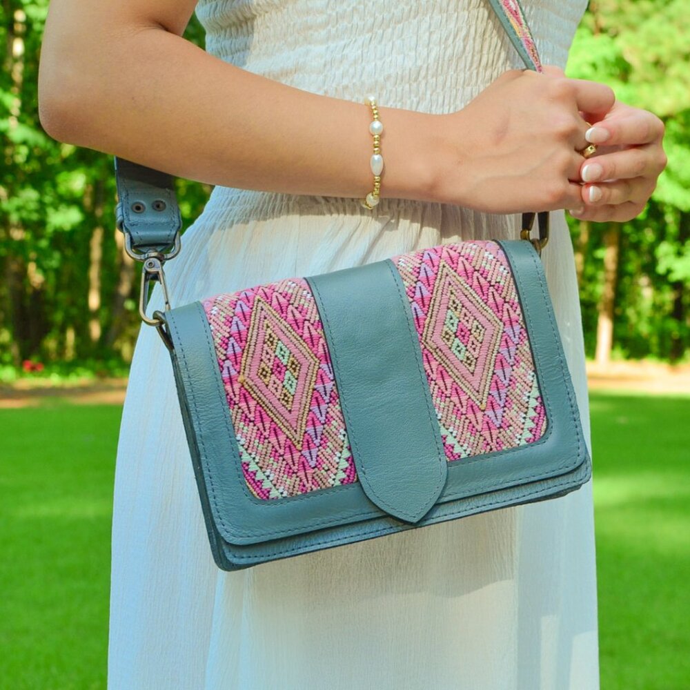 Unique Guatemalan Leather Handbag - Recycled Huipil and Grey Leather (Temoatzin) - Picture 3 of 3